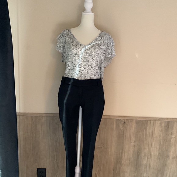 Gap Women’s Slight stretch, Black Slacks Size 2 Flat front pockets. - Picture 5 of 5